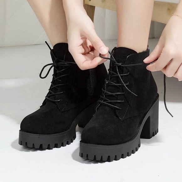 Combat boots, round toe, mid heel, side sipper, ankle boots. - Picture 1 of 2